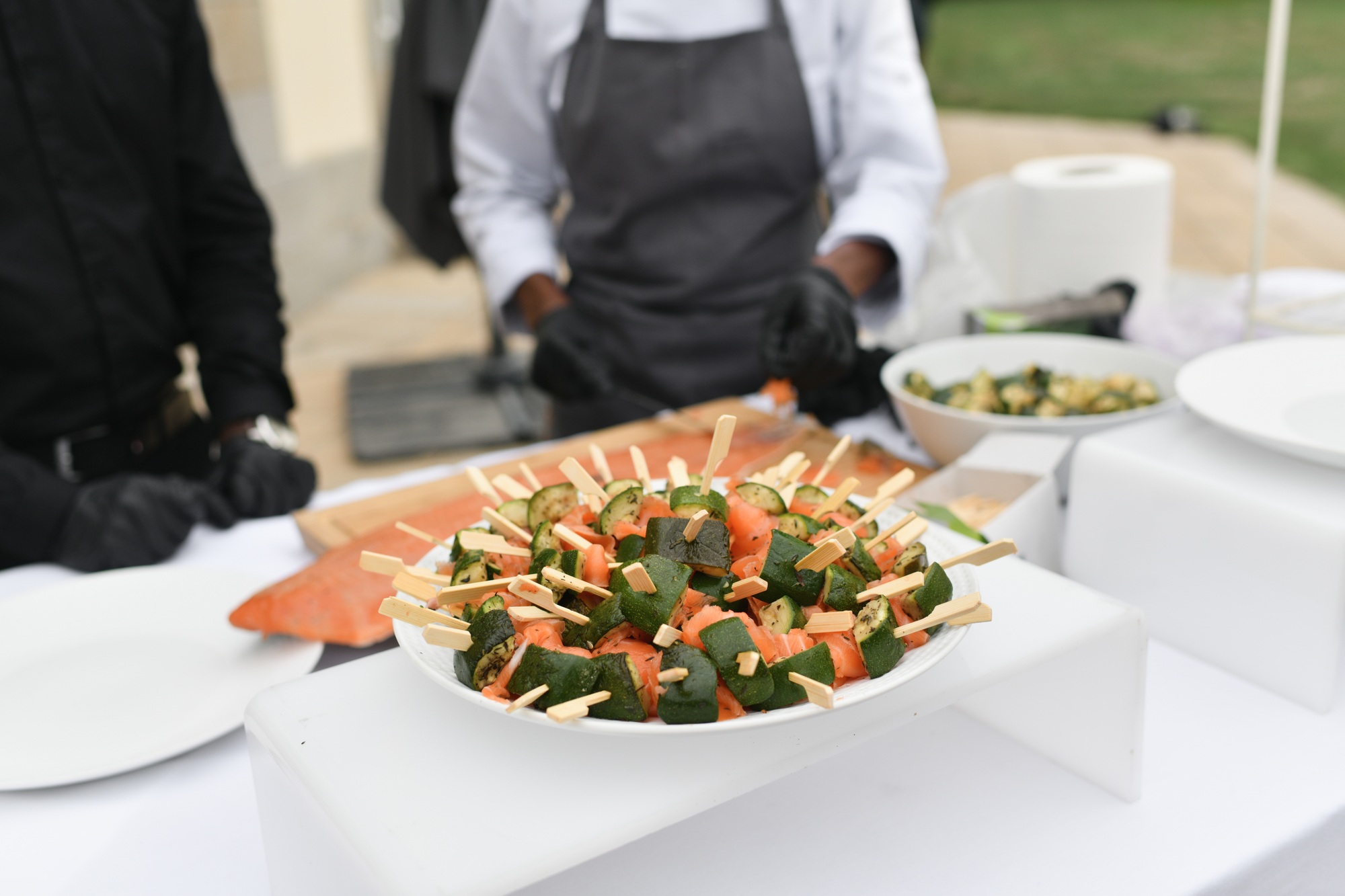 The salmon skewers with zucchini Wedding catering